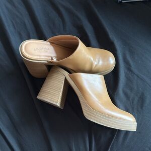 Tan Patent Leather Block Heel Mules